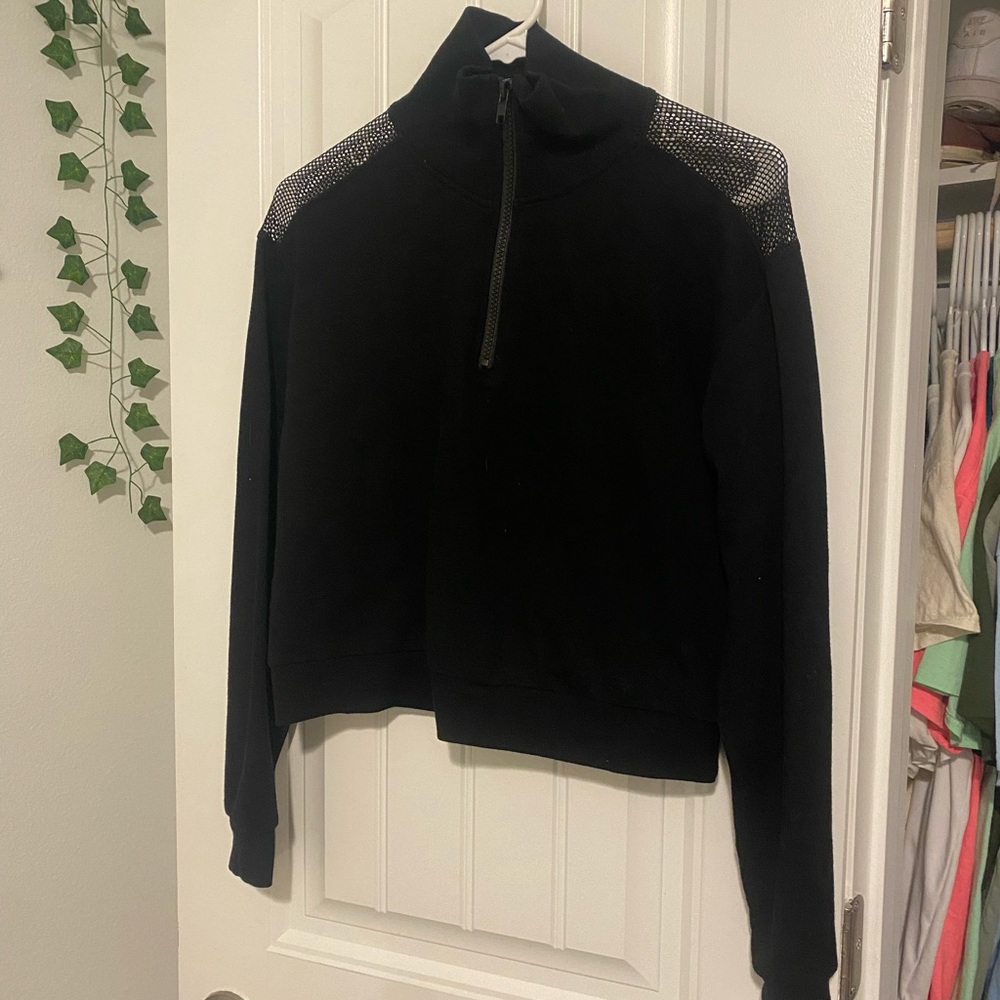 BLACK QUARTER ZIP